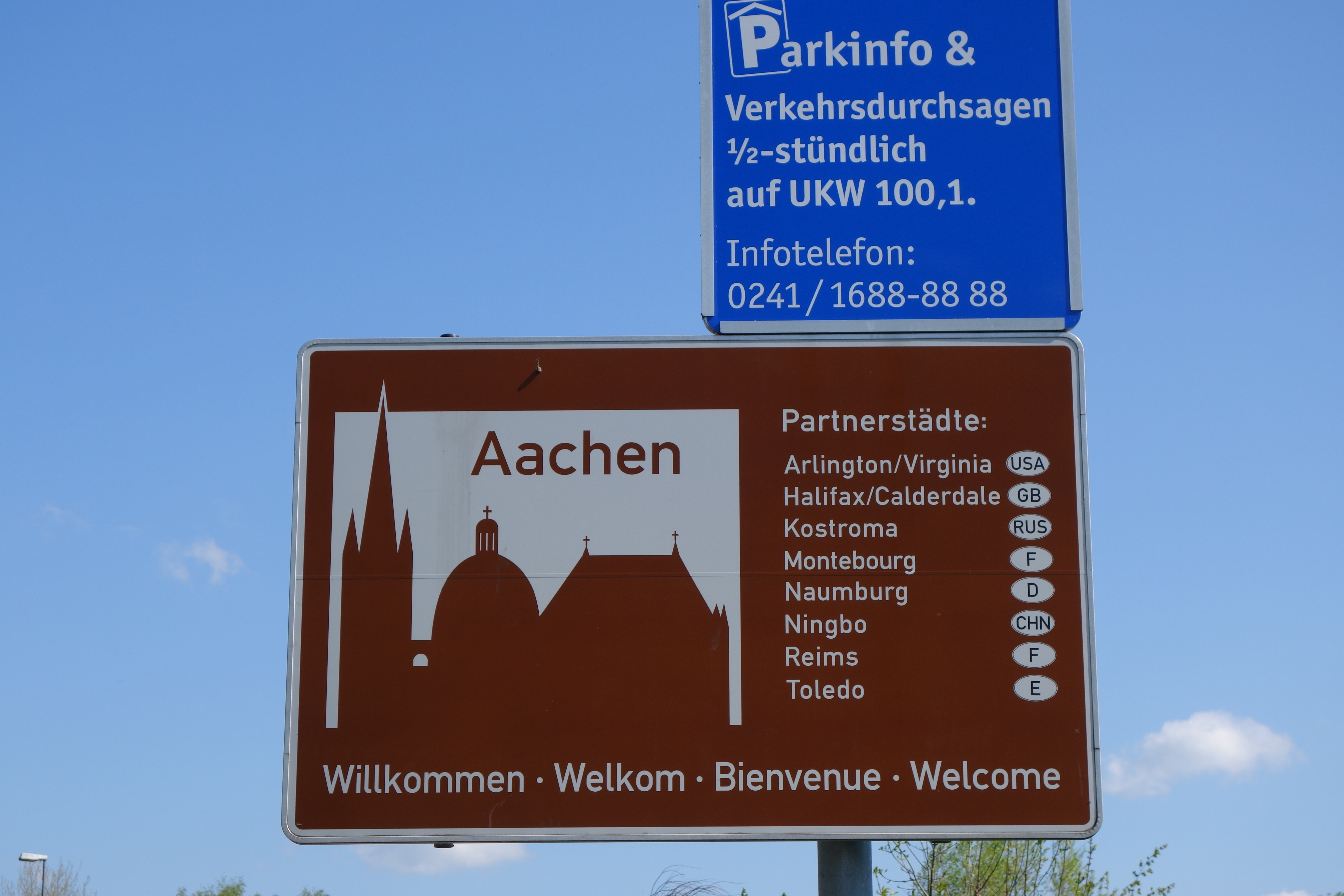 Aachen, twinned wi'Halifax